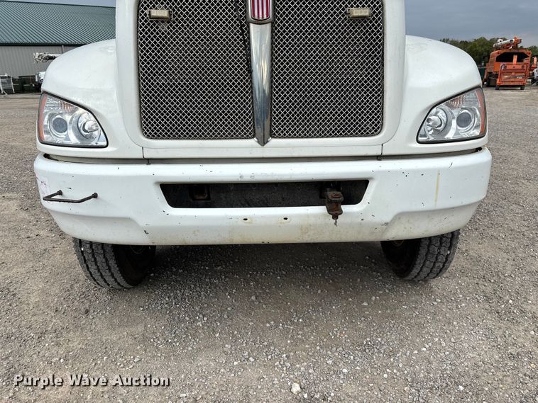 image for item ED2287 2011 Kenworth T370 digger derrick truck