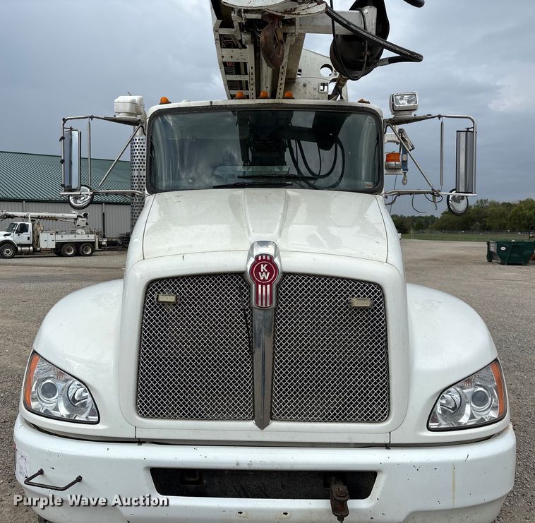 image for item ED2287 2011 Kenworth T370 digger derrick truck