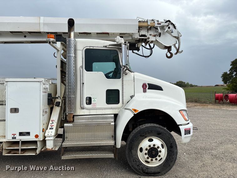 image for item ED2287 2011 Kenworth T370 digger derrick truck