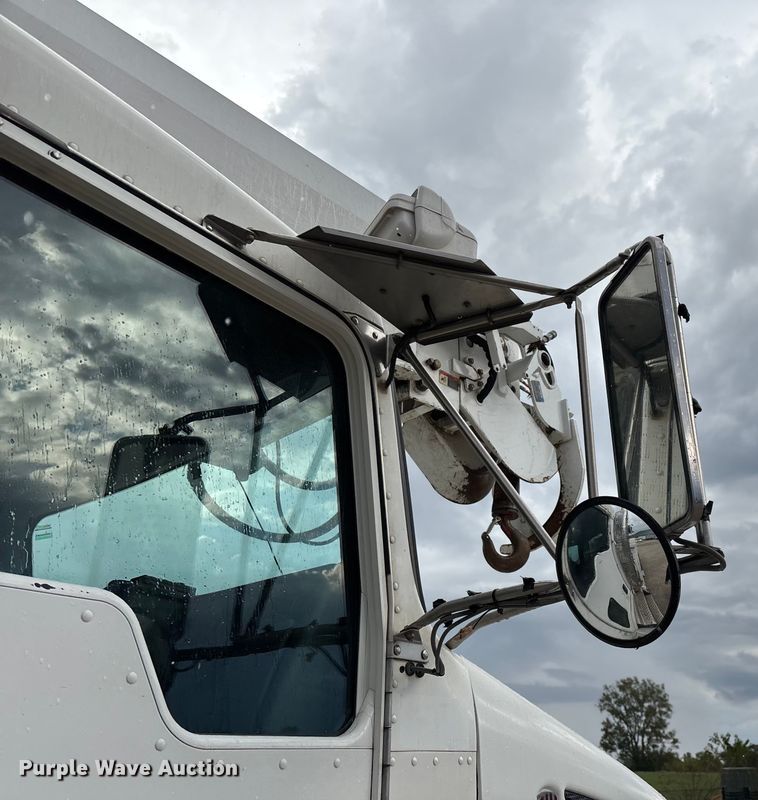 image for item ED2287 2011 Kenworth T370 digger derrick truck