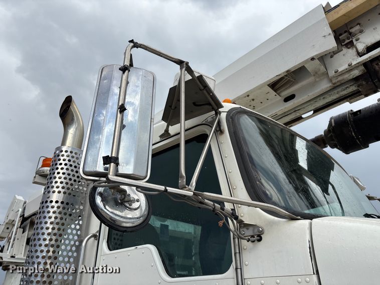 image for item ED2287 2011 Kenworth T370 digger derrick truck