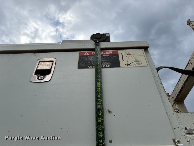 image for item ED2287 2011 Kenworth T370 digger derrick truck