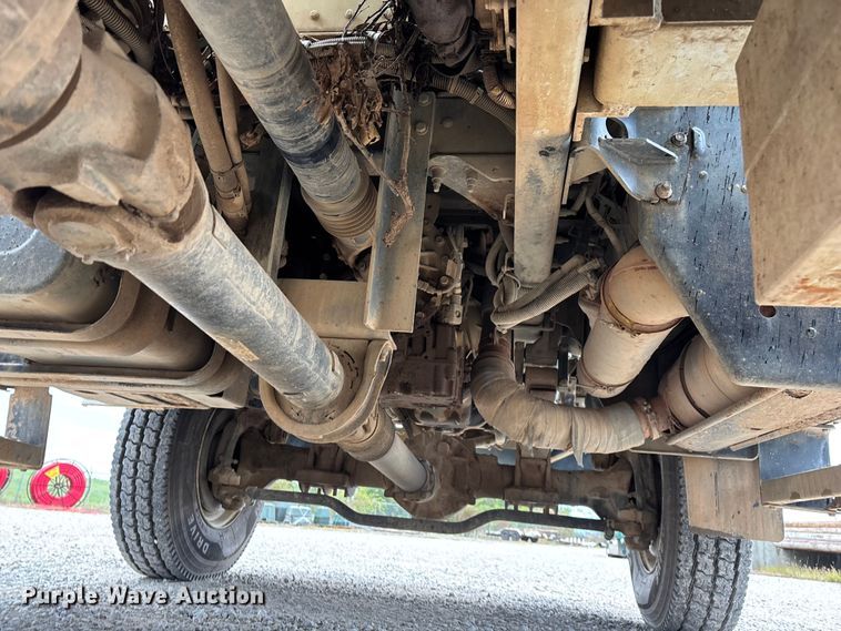 image for item ED2287 2011 Kenworth T370 digger derrick truck