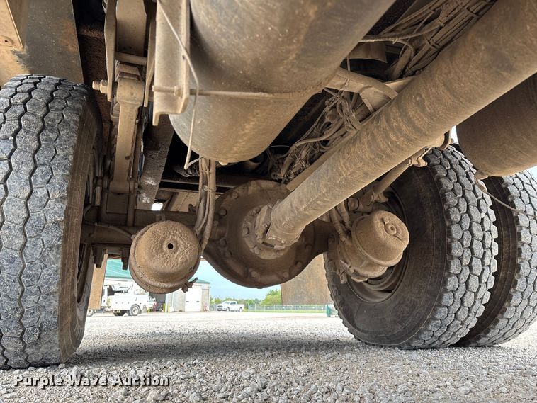 image for item ED2287 2011 Kenworth T370 digger derrick truck