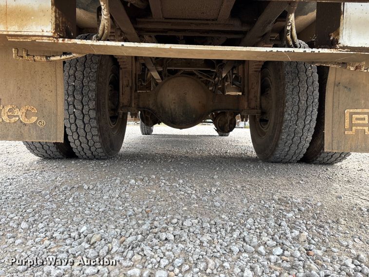 image for item ED2287 2011 Kenworth T370 digger derrick truck