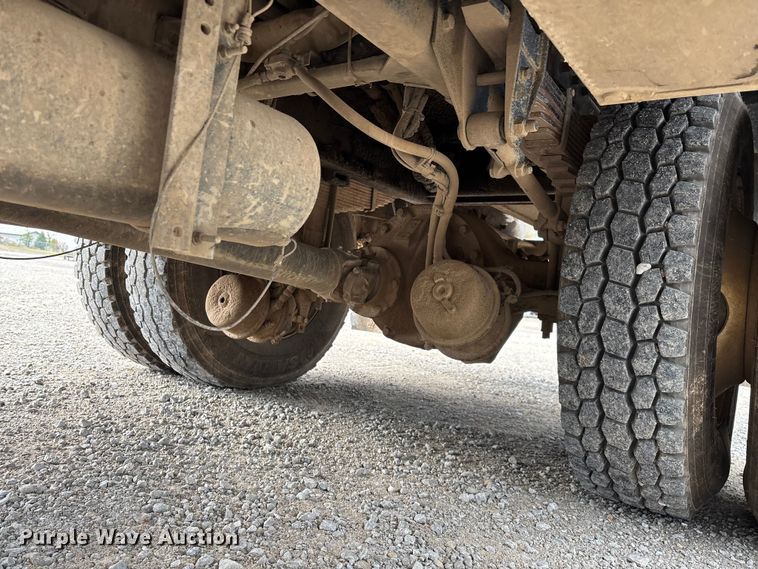 image for item ED2287 2011 Kenworth T370 digger derrick truck