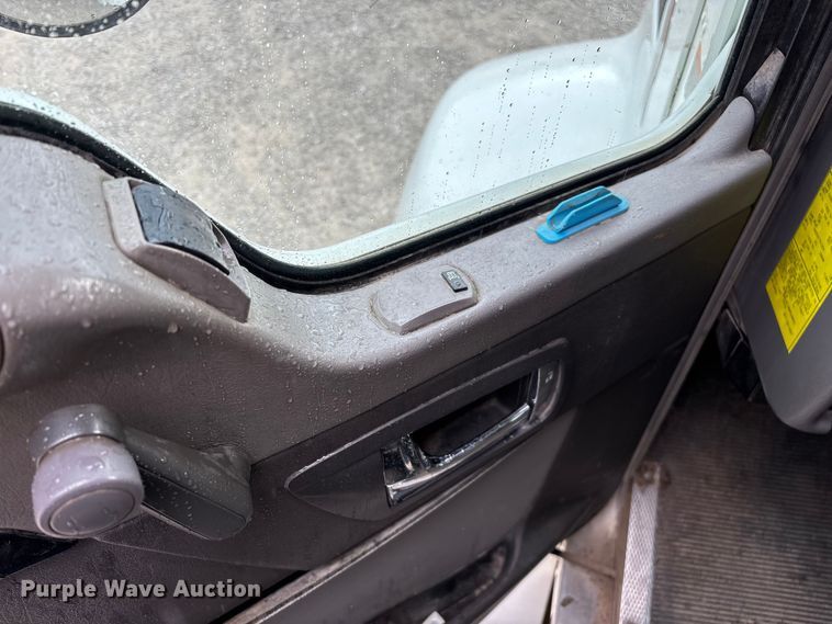 image for item ED2287 2011 Kenworth T370 digger derrick truck