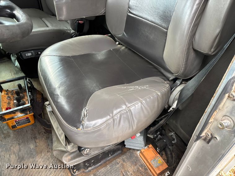 image for item ED2287 2011 Kenworth T370 digger derrick truck