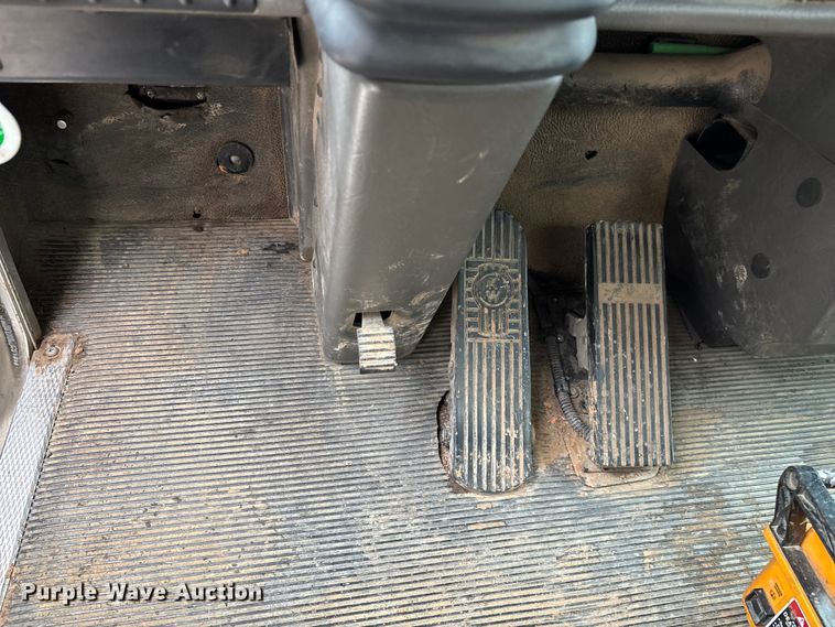 image for item ED2287 2011 Kenworth T370 digger derrick truck