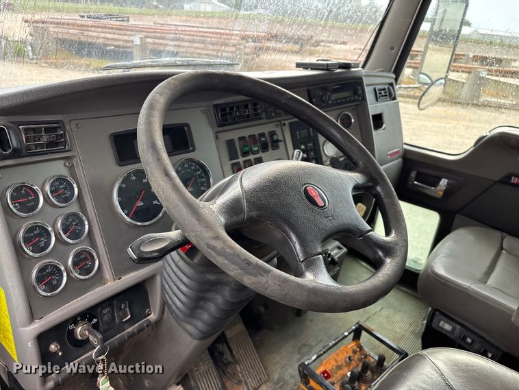 image for item ED2287 2011 Kenworth T370 digger derrick truck