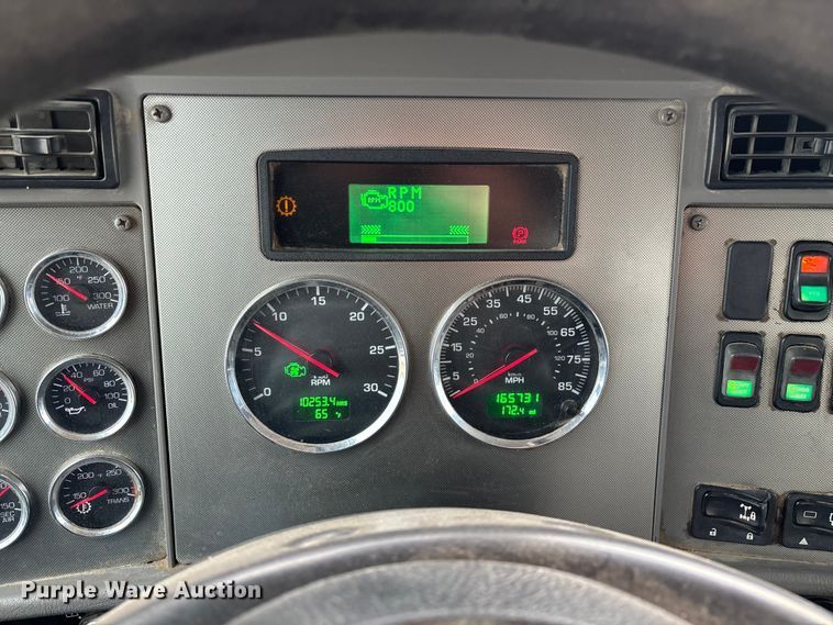 image for item ED2287 2011 Kenworth T370 digger derrick truck