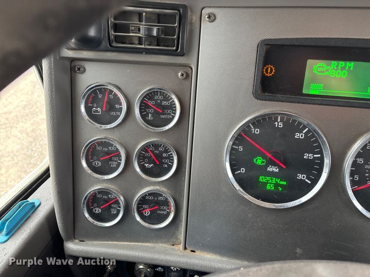 image for item ED2287 2011 Kenworth T370 digger derrick truck