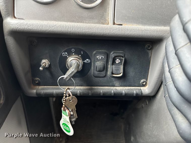 image for item ED2287 2011 Kenworth T370 digger derrick truck