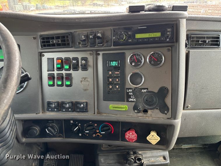 image for item ED2287 2011 Kenworth T370 digger derrick truck