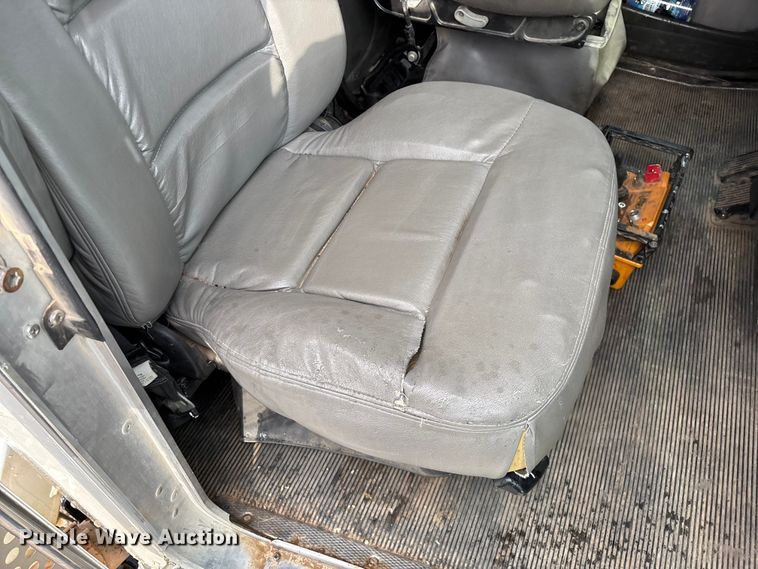 image for item ED2287 2011 Kenworth T370 digger derrick truck