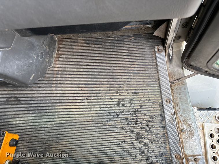 image for item ED2287 2011 Kenworth T370 digger derrick truck