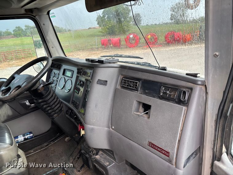 image for item ED2287 2011 Kenworth T370 digger derrick truck