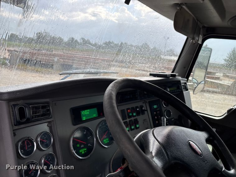 image for item ED2287 2011 Kenworth T370 digger derrick truck