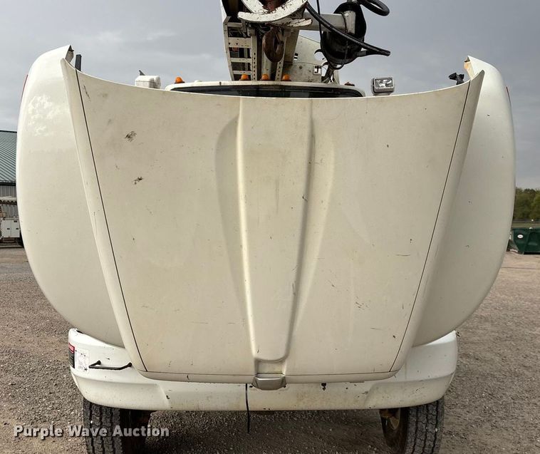 image for item ED2287 2011 Kenworth T370 digger derrick truck