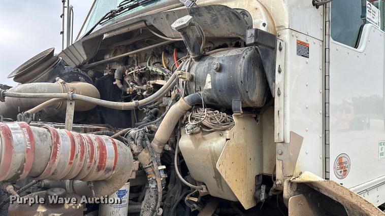 image for item ED2287 2011 Kenworth T370 digger derrick truck