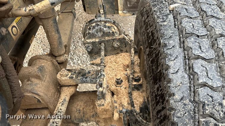 image for item ED2287 2011 Kenworth T370 digger derrick truck