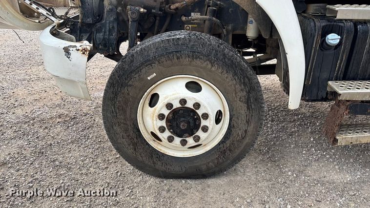 image for item ED2287 2011 Kenworth T370 digger derrick truck