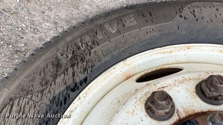 image for item ED2287 2011 Kenworth T370 digger derrick truck