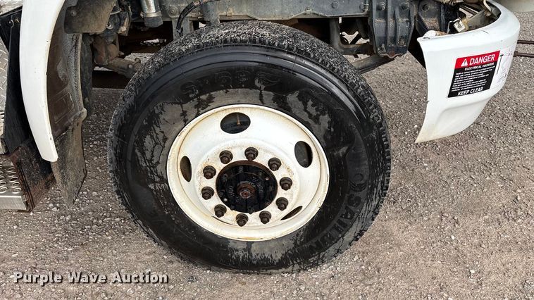 image for item ED2287 2011 Kenworth T370 digger derrick truck