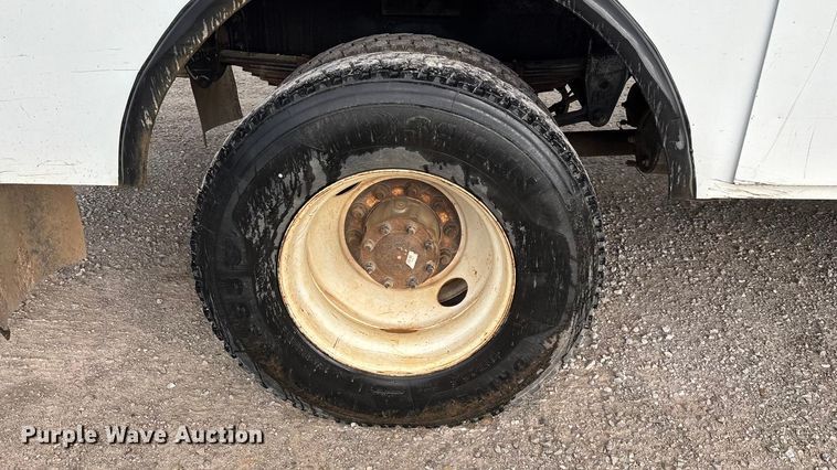 image for item ED2287 2011 Kenworth T370 digger derrick truck