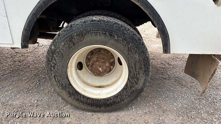 image for item ED2287 2011 Kenworth T370 digger derrick truck