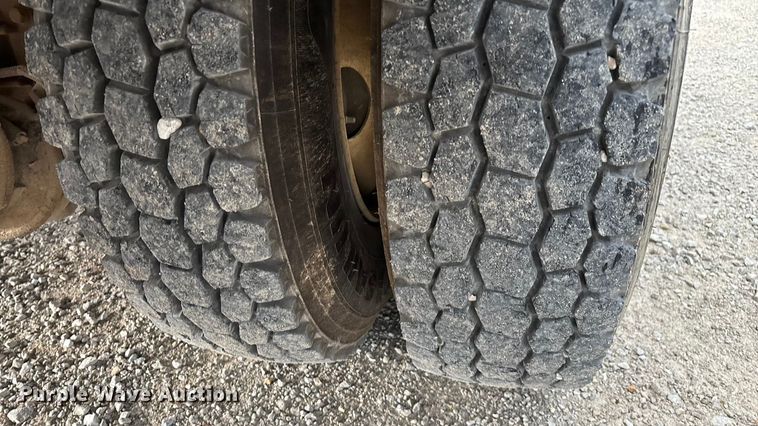 image for item ED2287 2011 Kenworth T370 digger derrick truck