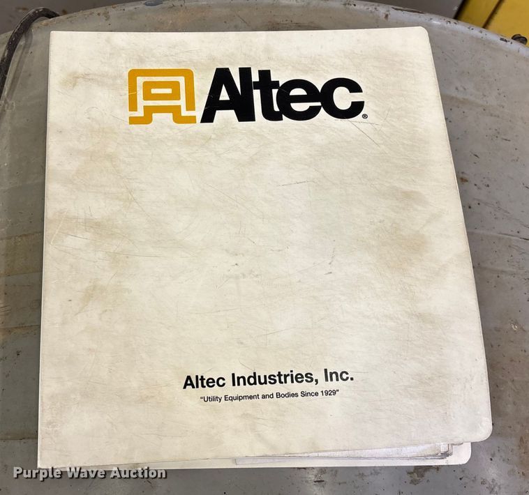 image for item ED2287 2011 Kenworth T370 digger derrick truck