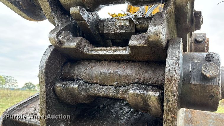 image for item ED2296 2010 Komatsu PC228USLC-3 excavator