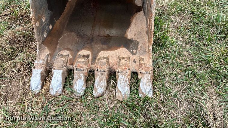 image for item ED2296 2010 Komatsu PC228USLC-3 excavator