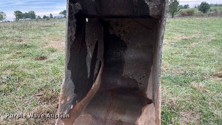 image for item ED2296 2010 Komatsu PC228USLC-3 excavator