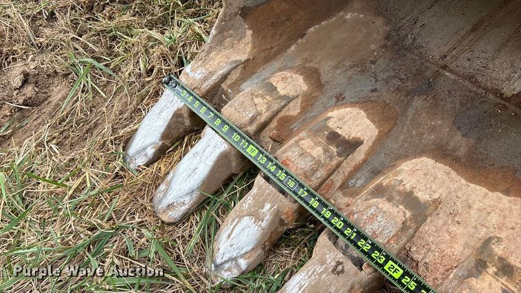 image for item ED2296 2010 Komatsu PC228USLC-3 excavator