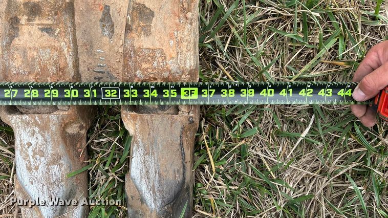 image for item ED2296 2010 Komatsu PC228USLC-3 excavator