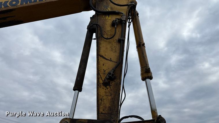 image for item ED2296 2010 Komatsu PC228USLC-3 excavator