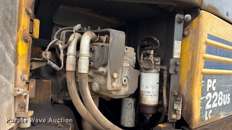 image for item ED2296 2010 Komatsu PC228USLC-3 excavator
