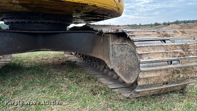 image for item ED2296 2010 Komatsu PC228USLC-3 excavator