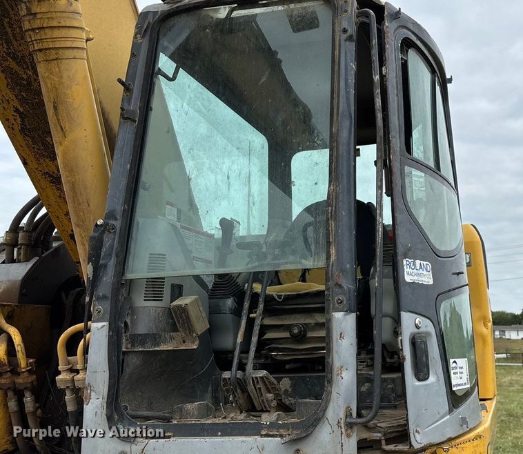 image for item ED2296 2010 Komatsu PC228USLC-3 excavator