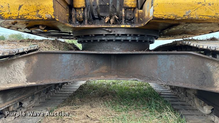 image for item ED2296 2010 Komatsu PC228USLC-3 excavator