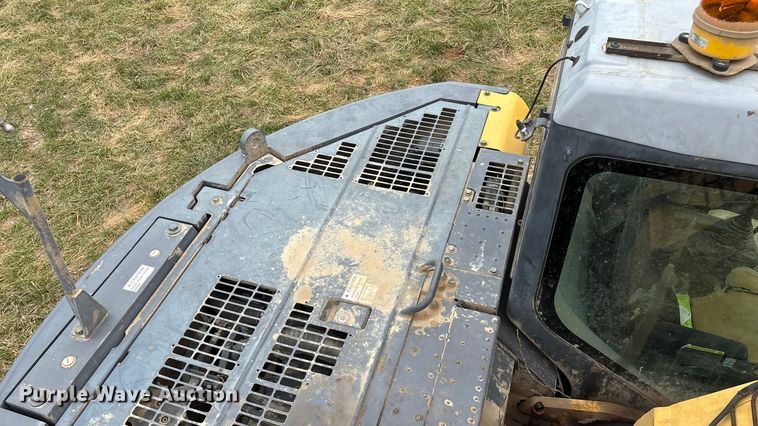 image for item ED2296 2010 Komatsu PC228USLC-3 excavator