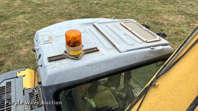 image for item ED2296 2010 Komatsu PC228USLC-3 excavator