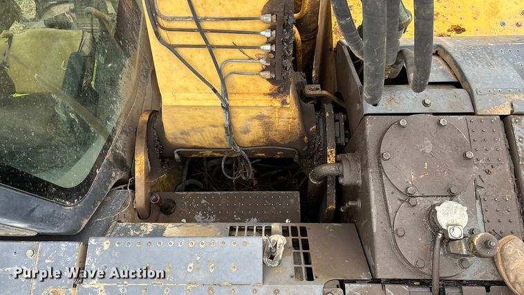 image for item ED2296 2010 Komatsu PC228USLC-3 excavator