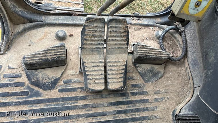 image for item ED2296 2010 Komatsu PC228USLC-3 excavator