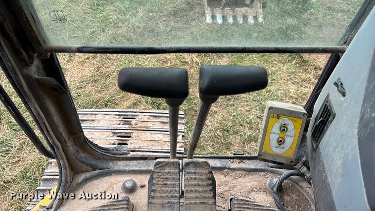 image for item ED2296 2010 Komatsu PC228USLC-3 excavator