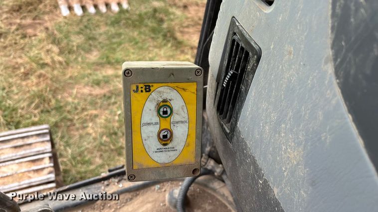 image for item ED2296 2010 Komatsu PC228USLC-3 excavator