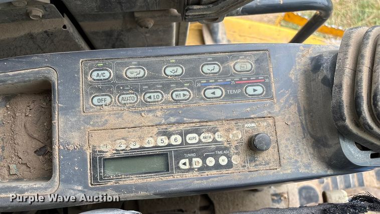 image for item ED2296 2010 Komatsu PC228USLC-3 excavator