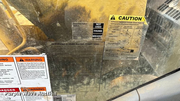image for item ED2296 2010 Komatsu PC228USLC-3 excavator